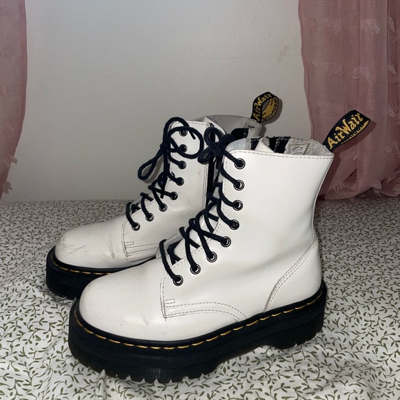 Dr. Martens JADON BOOT SMOOTH LEATHER PLATFORMS (Color: White), Size 7 - Picture 3 of 5